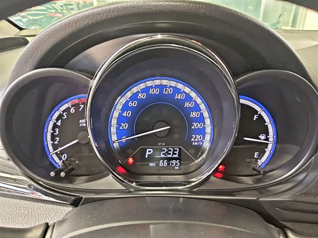 Toyota Yaris L 2017 — фото 12