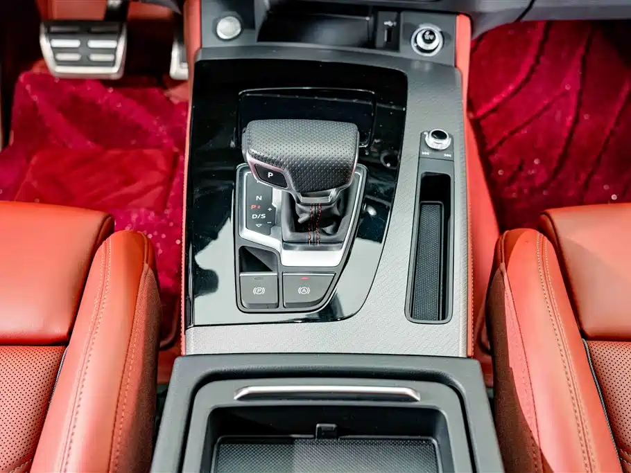 Audi Q5L 2025 — фото 12