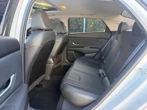 Hyundai Elantra 2023