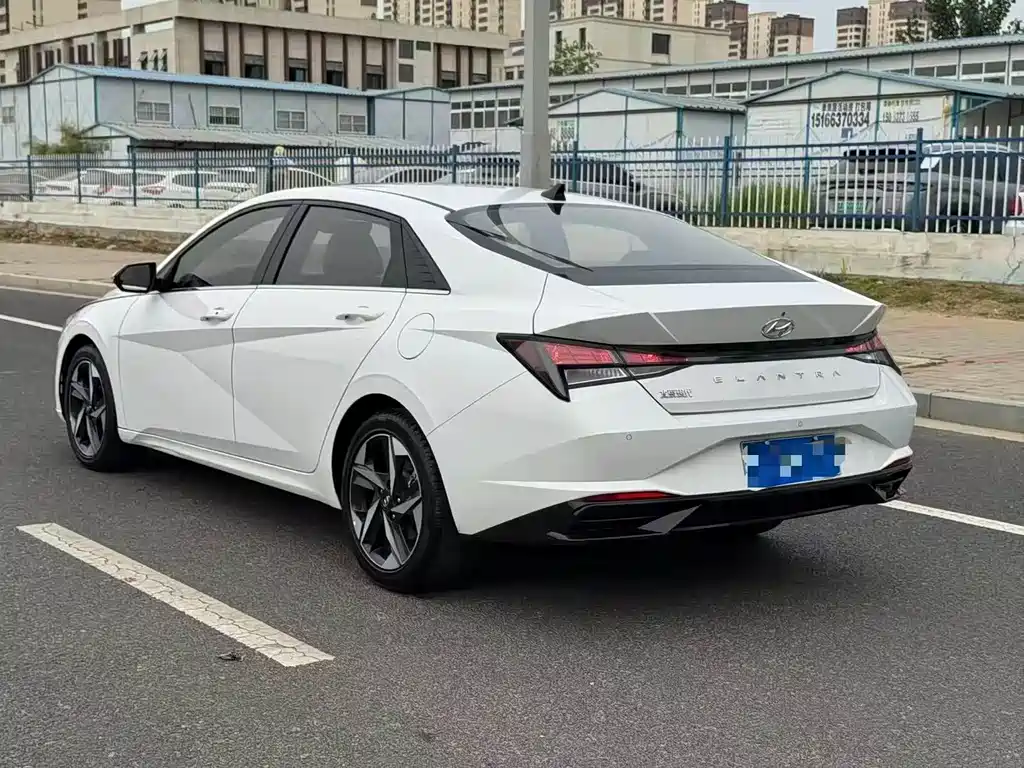 Hyundai Elantra 2022 — фото 9