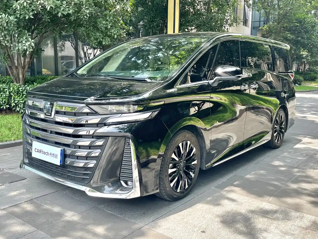 Toyota Vellfire 2024 — фото 1