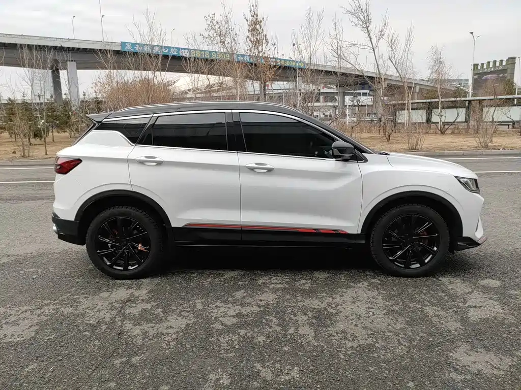 Geely Binyue 2022