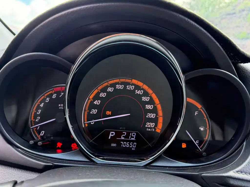 Toyota Yaris L 2022 — фото 6
