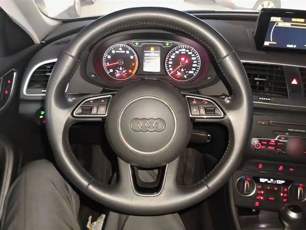Audi Q3 2018 — фото 11