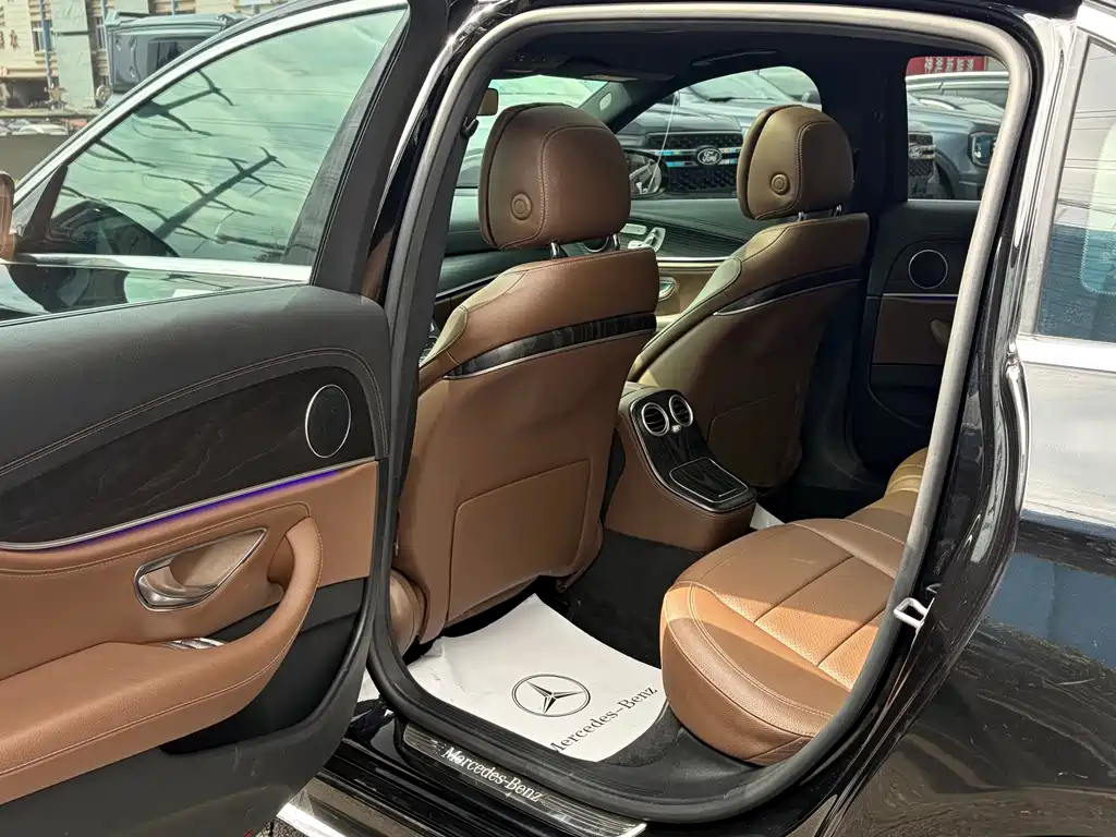 Mercedes-Benz E-Class 2022 — фото 12