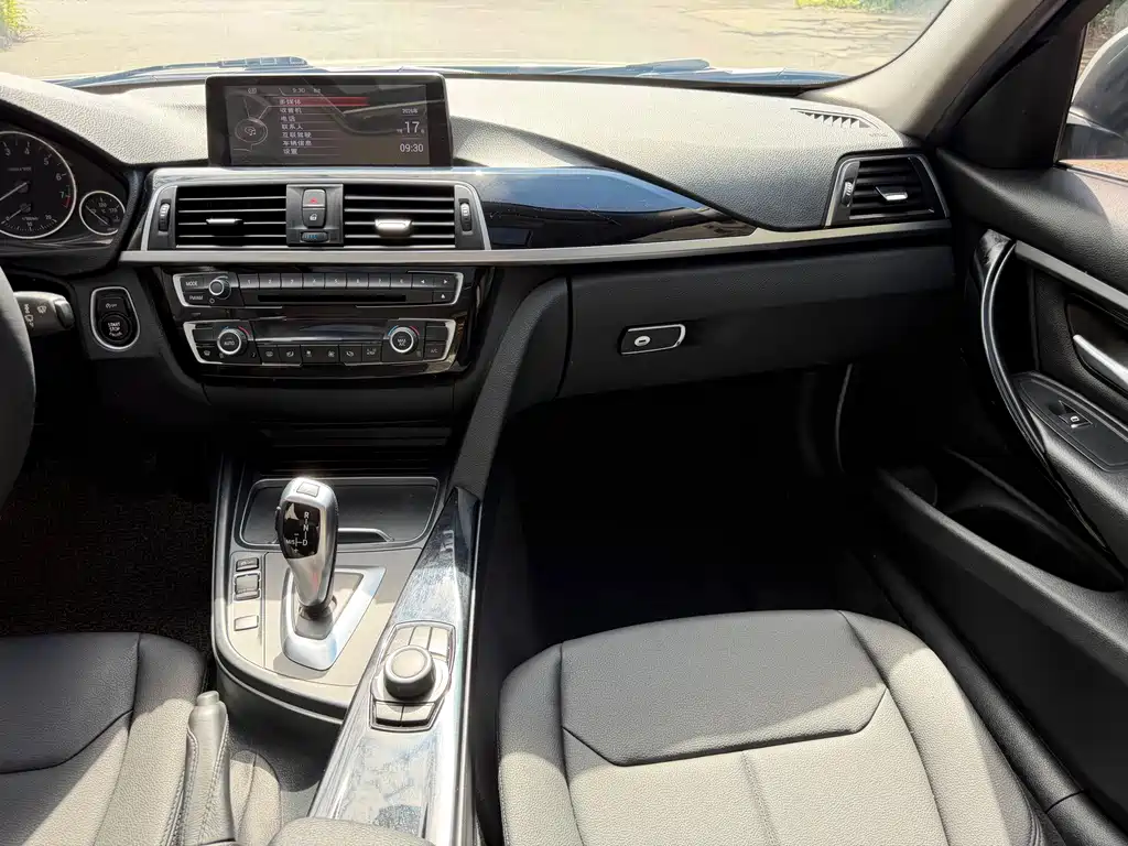 BMW 3 Series 2017 — фото 13