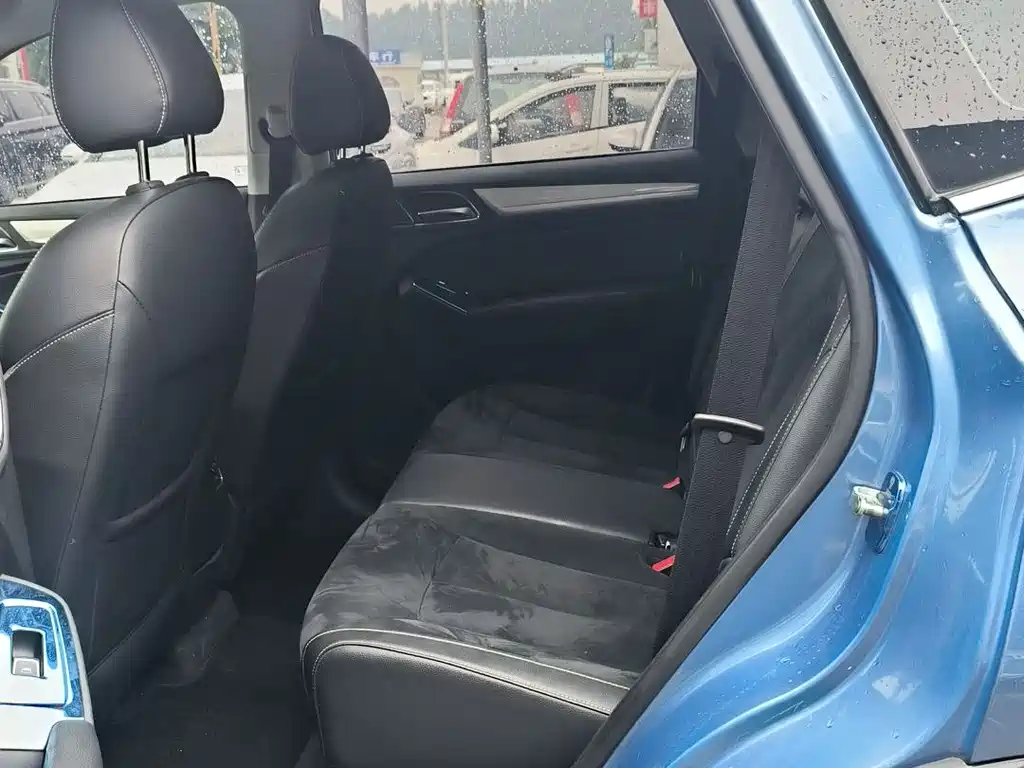 Roewe RX5 New Energy 2017 — фото 10