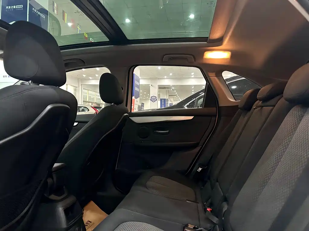 BMW 2 Series Station Wagon 2017 — фото 13