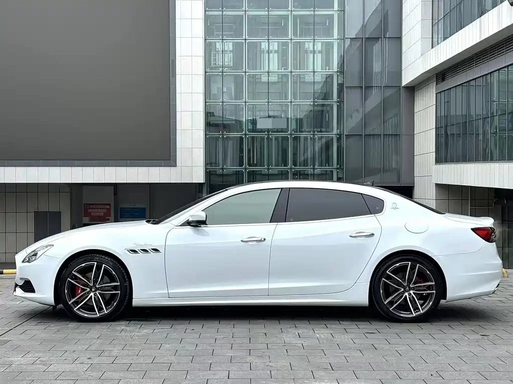 Maserati Quattroporte 2016 — фото 7