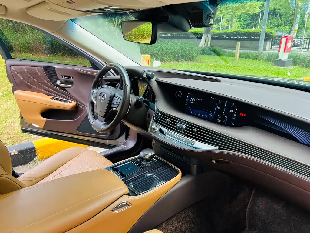 Lexus LS 2020 — фото 14