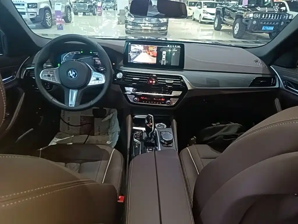 BMW 5 Series New Energy 2024 — фото 10