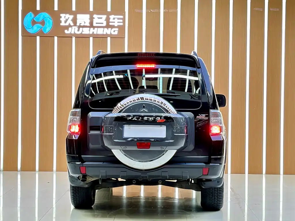Mitsubishi Pajero 2017 — фото 25