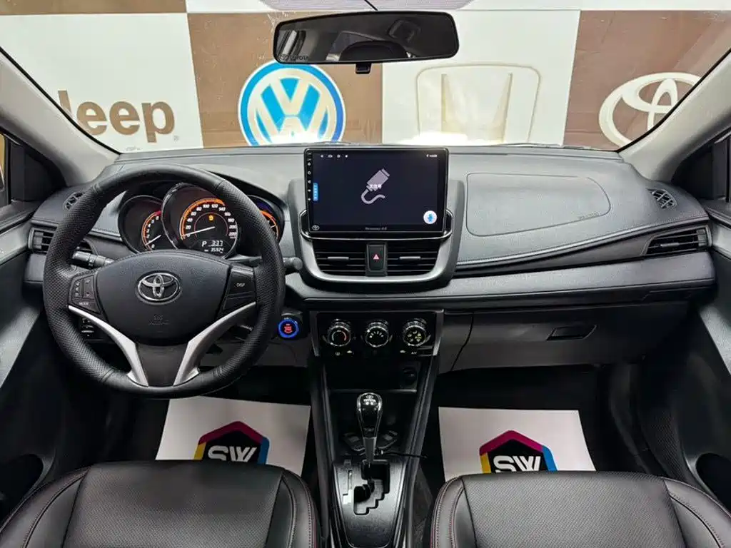 Toyota Yaris L 2023 — фото 9