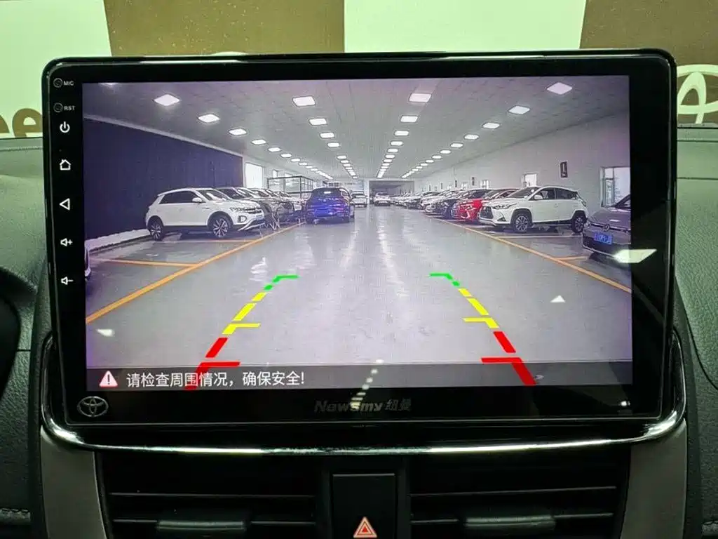 Toyota Yaris L 2023 — фото 13