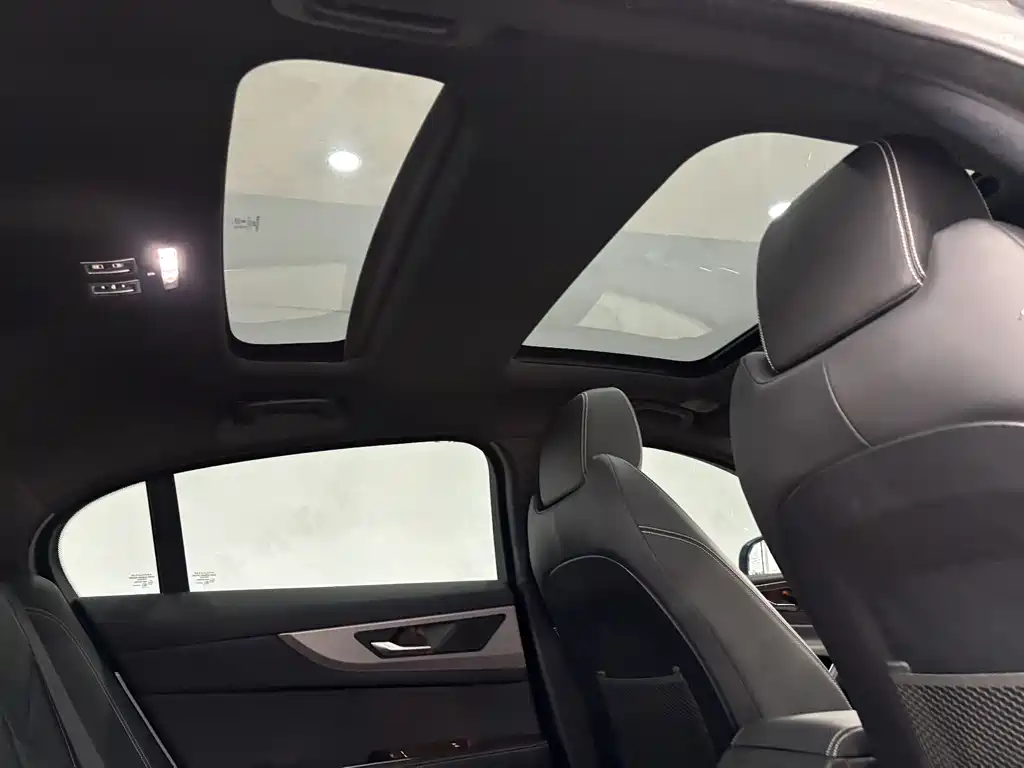 Jaguar XEL 2023 — фото 28