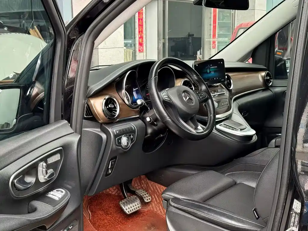 Mercedes-Benz V-Class 2024