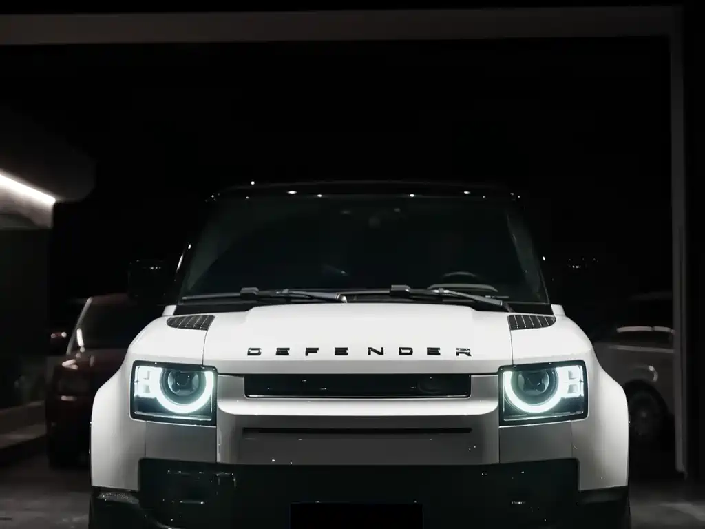 Land Rover Defender 2021
