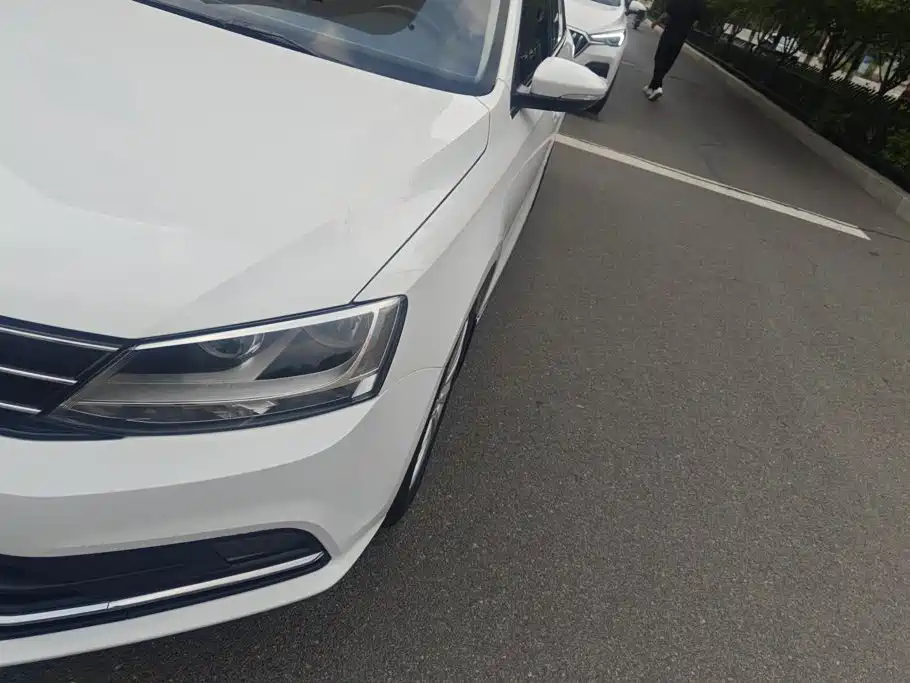 Volkswagen Sagitar 2016