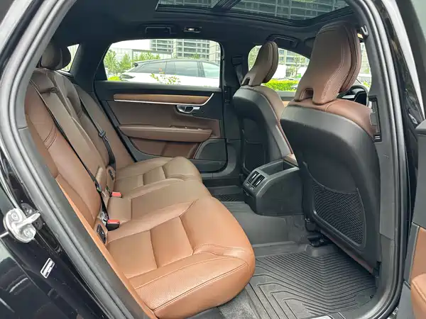 Volvo S90 2025