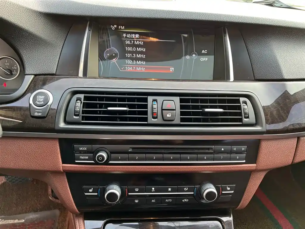 BMW 5 Series 2015 — фото 12