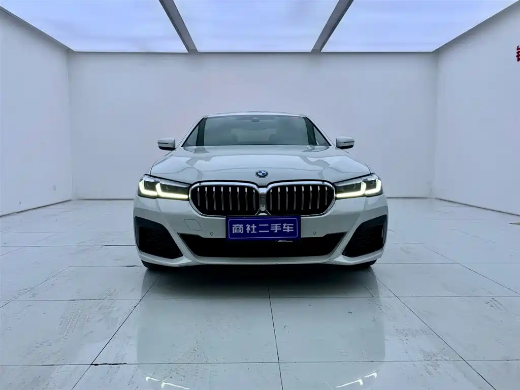 BMW 5 Series 2024 — фото 2