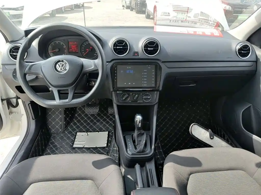 Volkswagen Jetta 2018 — фото 10