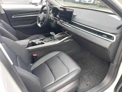 Geely Emgrand 2024