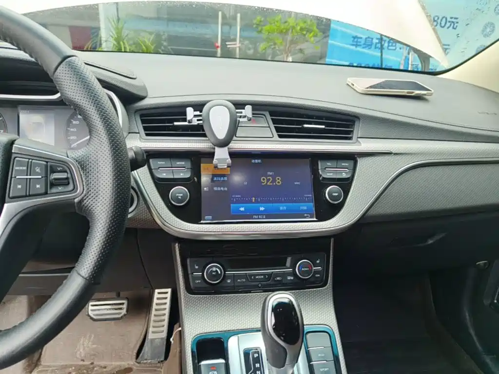 Geely Emgrand GS 2017 — фото 13