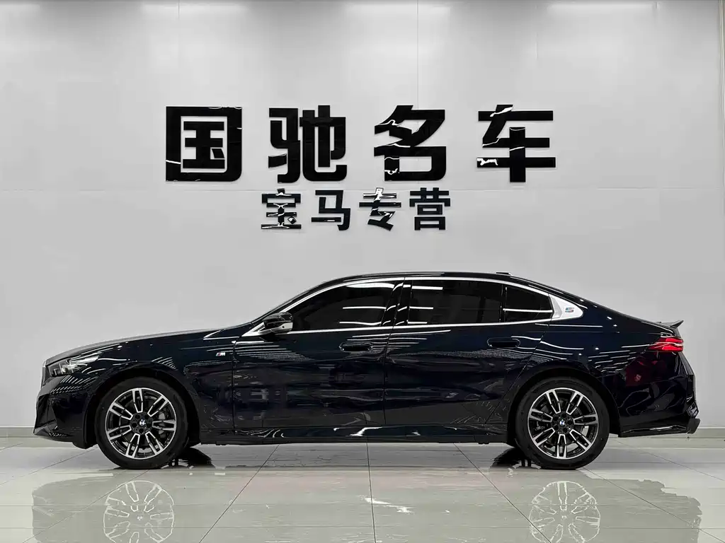 BMW 5 Series 2025