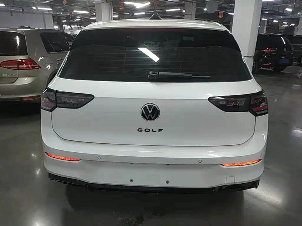 Volkswagen Golf 2025