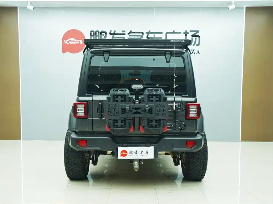 Jeep Wrangler 2023 — фото 17