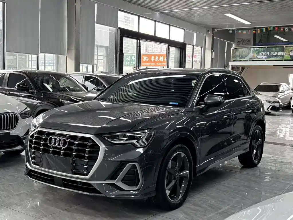 Audi Q3 2023 — фото 1