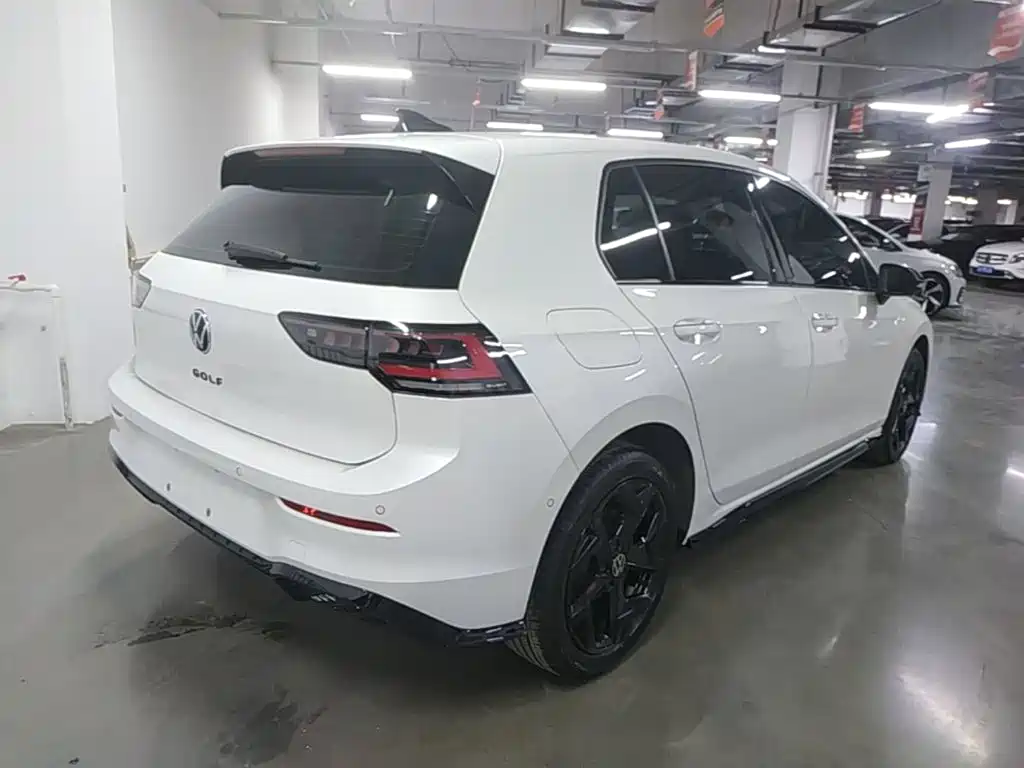 Volkswagen Golf 2025