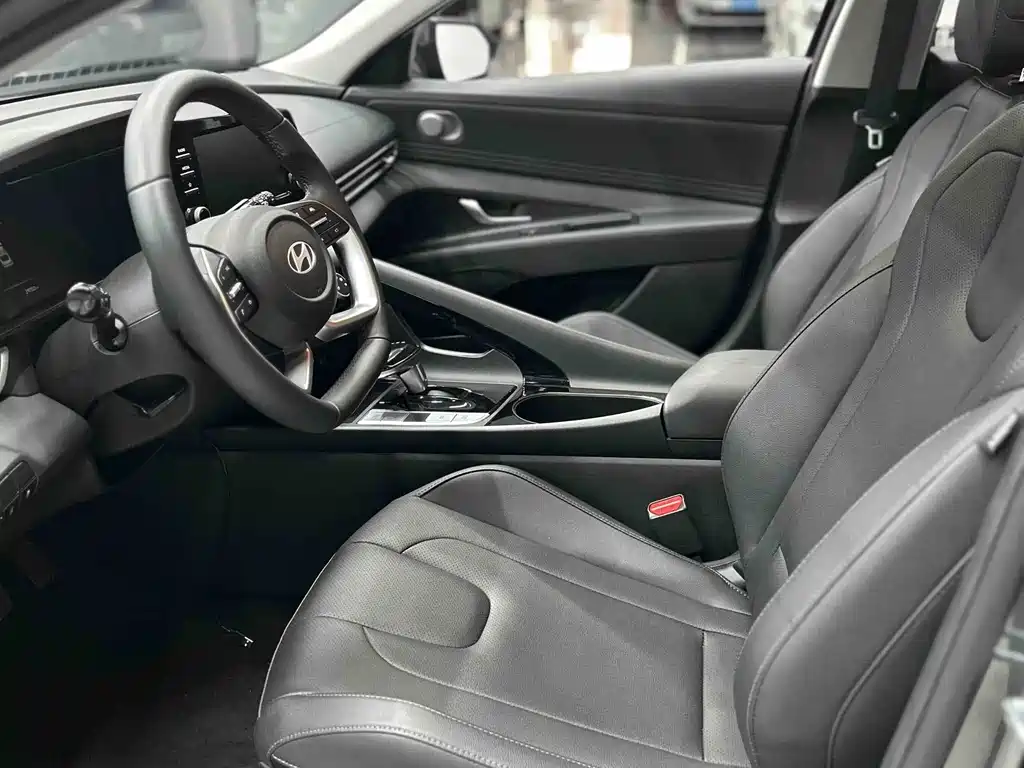Hyundai Elantra 2024 — фото 15