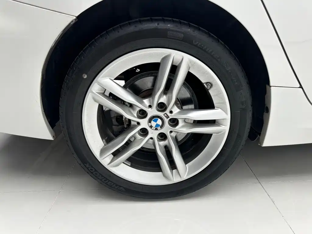 BMW 1 Series 2022 — фото 11
