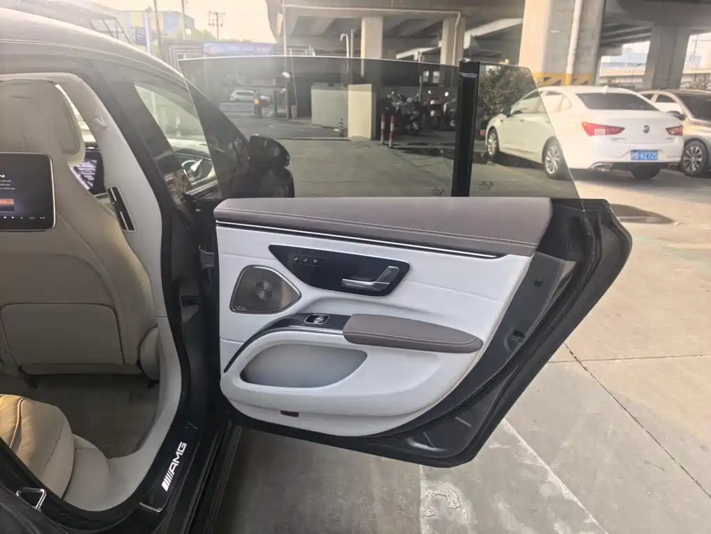 Mercedes-Benz EQS AMG 2024 — фото 13