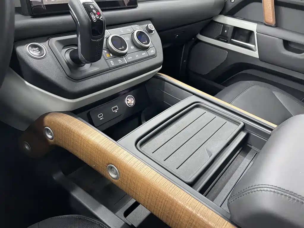Land Rover Defender 2022 — фото 13
