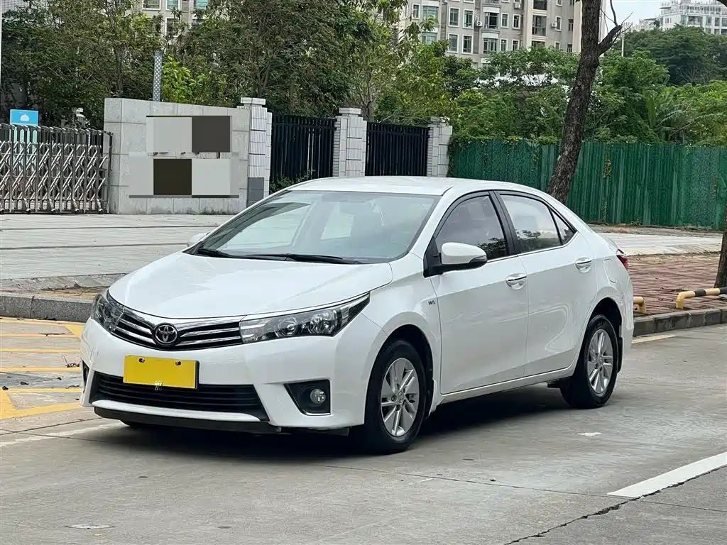 Toyota Corolla 2015 — фото 1