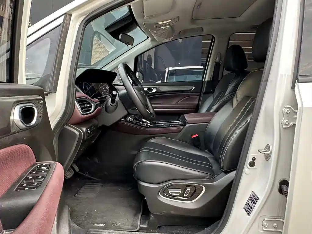 GAC Trumpchi M6 2025 — фото 3