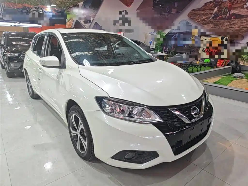 Nissan Tiida 2017 — фото 4