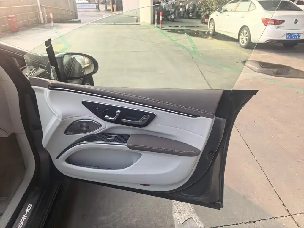 Mercedes-Benz EQS AMG 2024 — фото 20