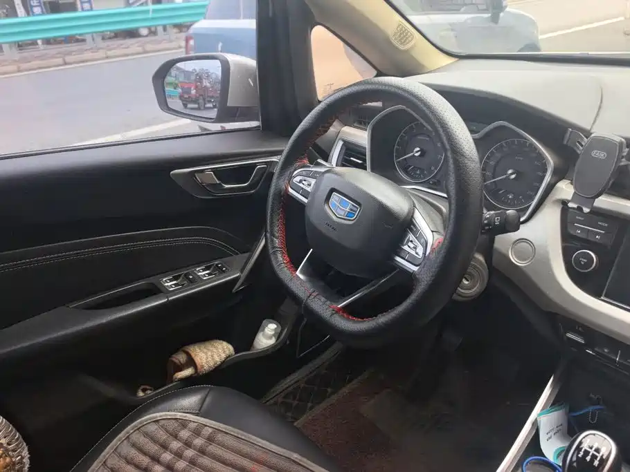 Geely Vision X3 2019 — фото 15