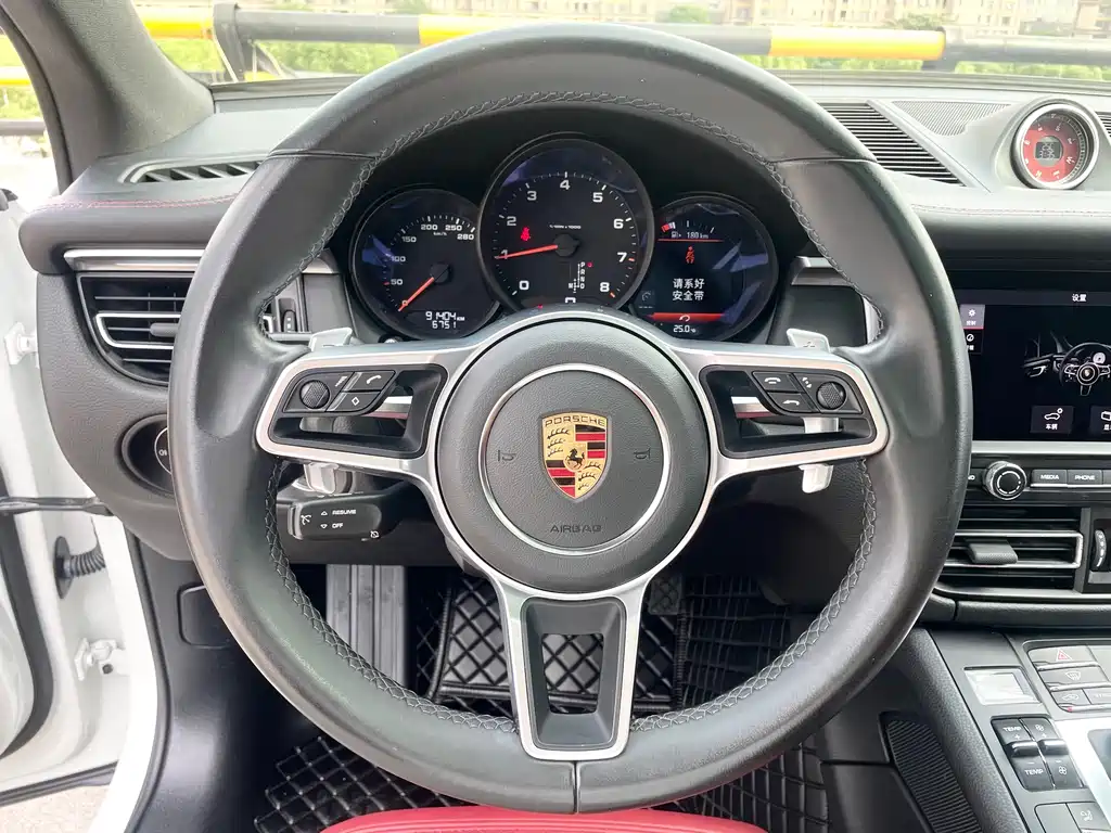 Porsche Macan 2021 — фото 10
