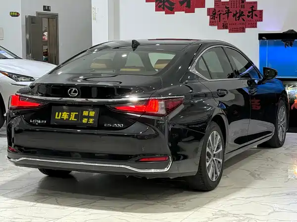 Lexus ES 2021