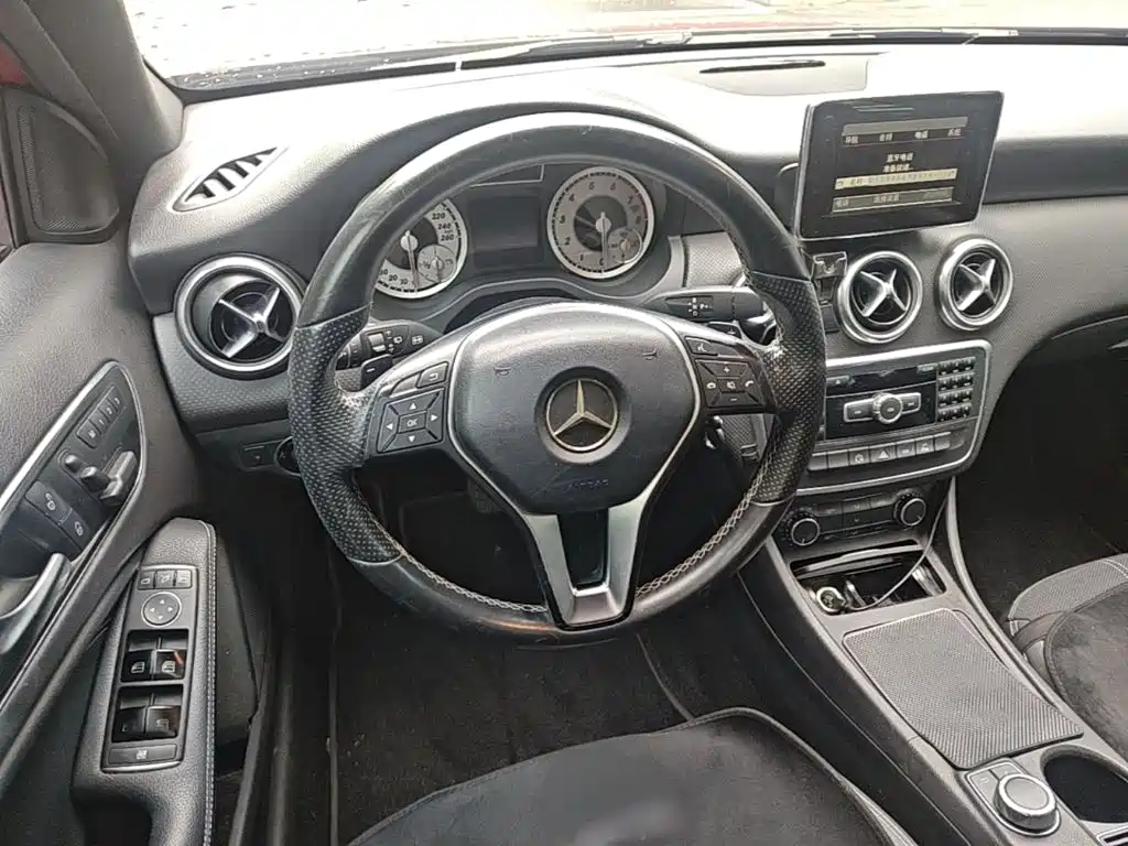 Mercedes-Benz A-Class 2015 — фото 17