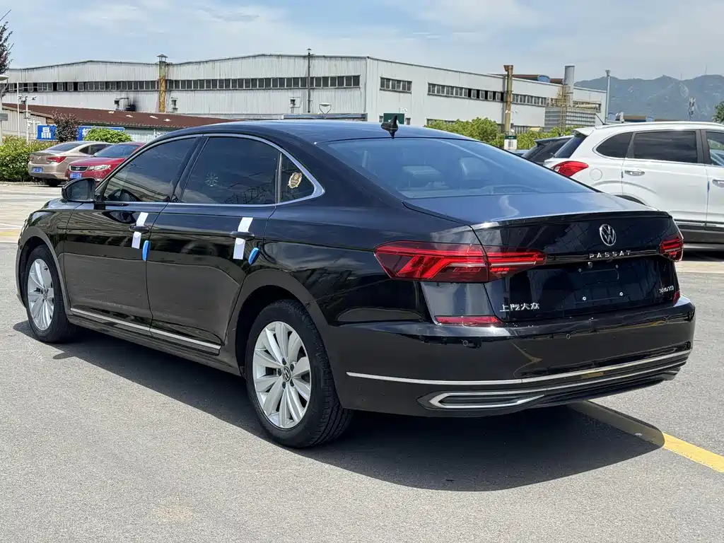 Volkswagen Passat 2021 — фото 19