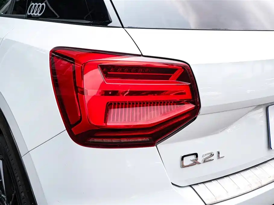 Audi Q2L 2019 — фото 21