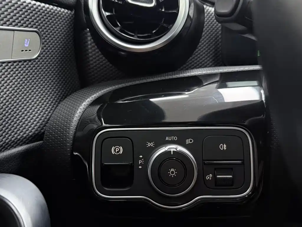 Mercedes-Benz A-Class 2023 — фото 13
