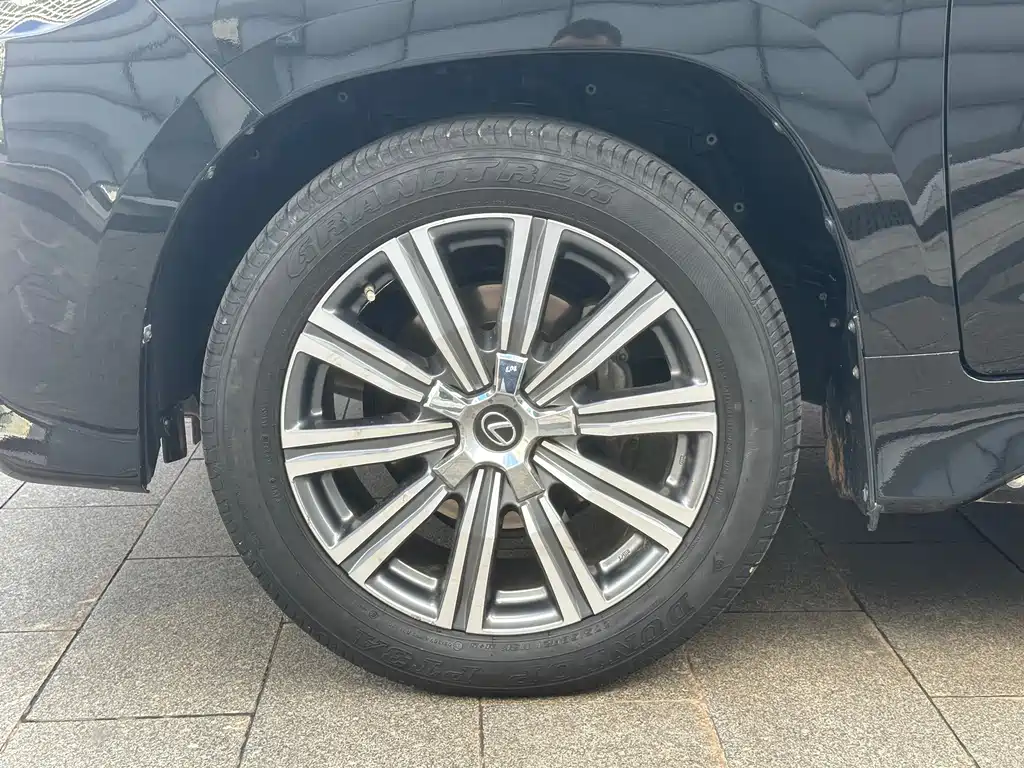 Lexus LX 2016 — фото 17