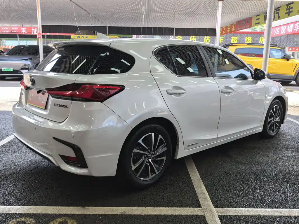 Lexus CT 2018 — фото 12